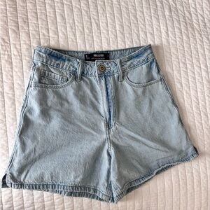 Hollister Ultra High Rise 90s Short Light Wash